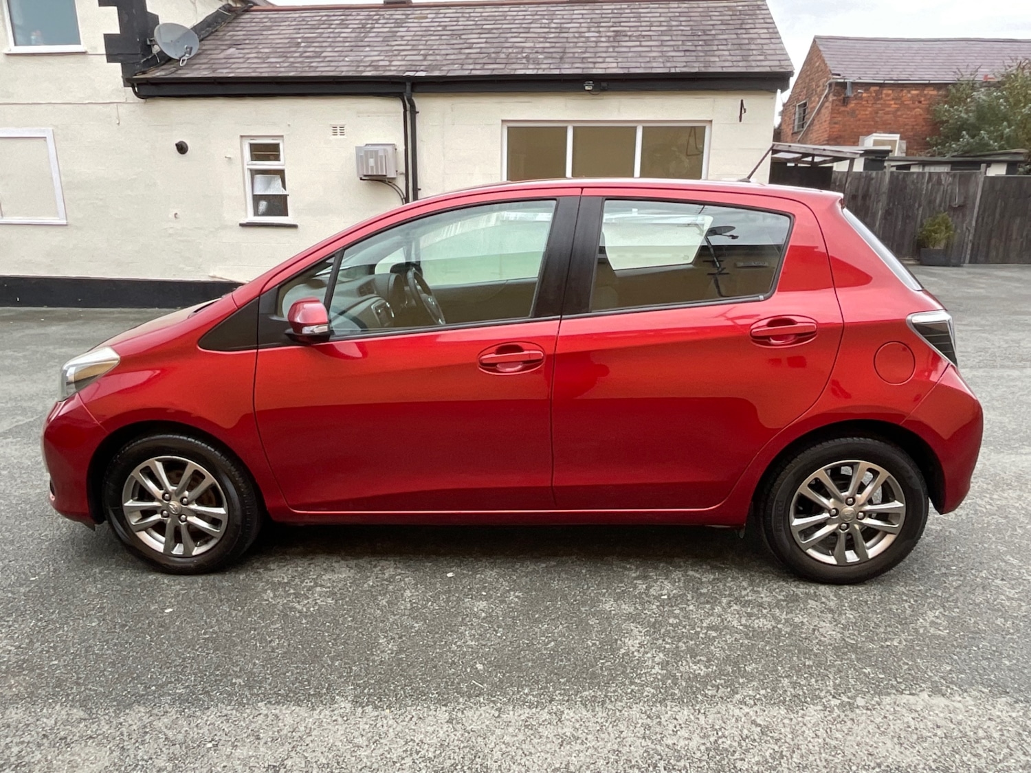 Used Toyota Yaris 2014 for sale - 76397181: Photo 4