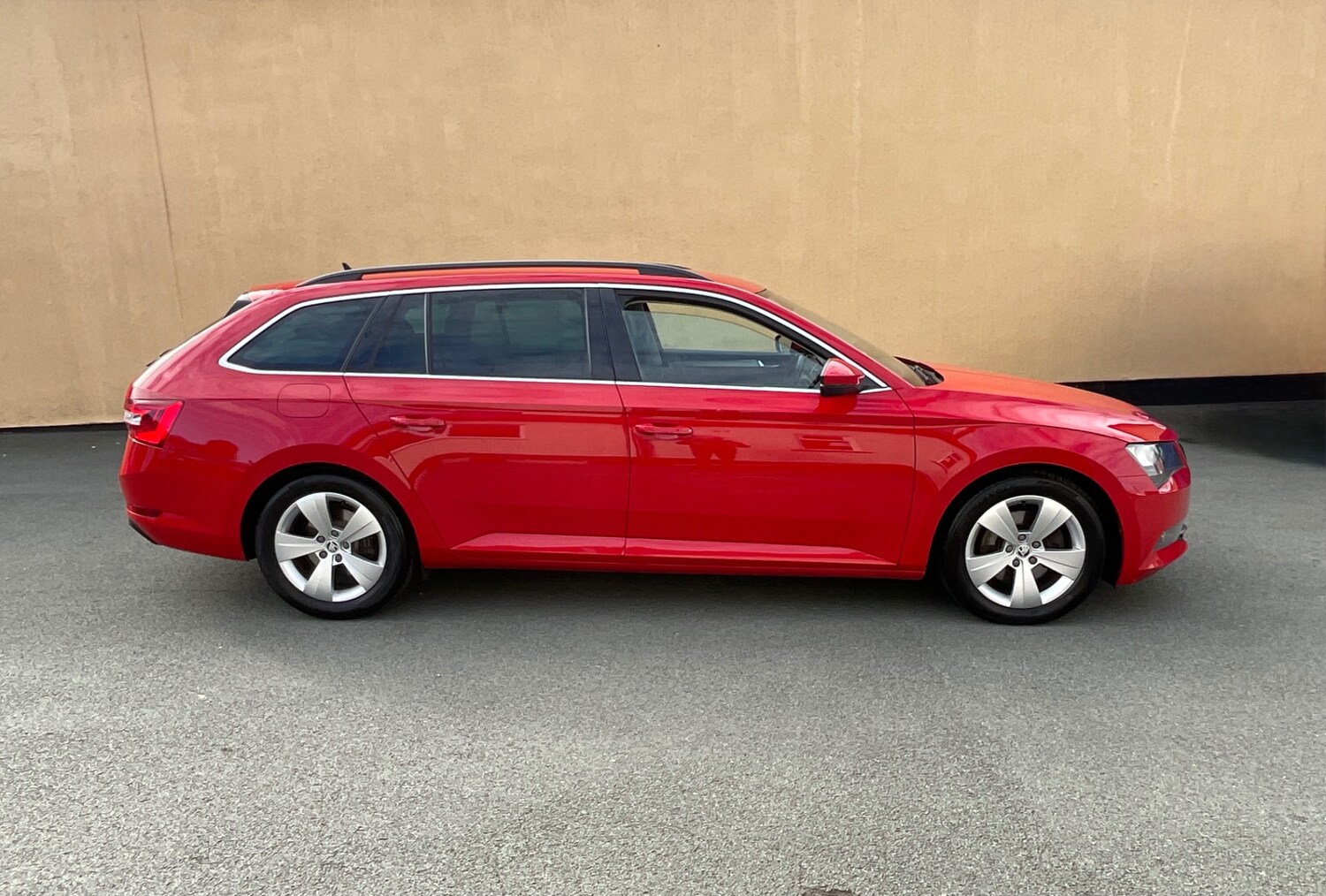 Used Skoda Superb 2016 for sale - 76274270: Photo 26