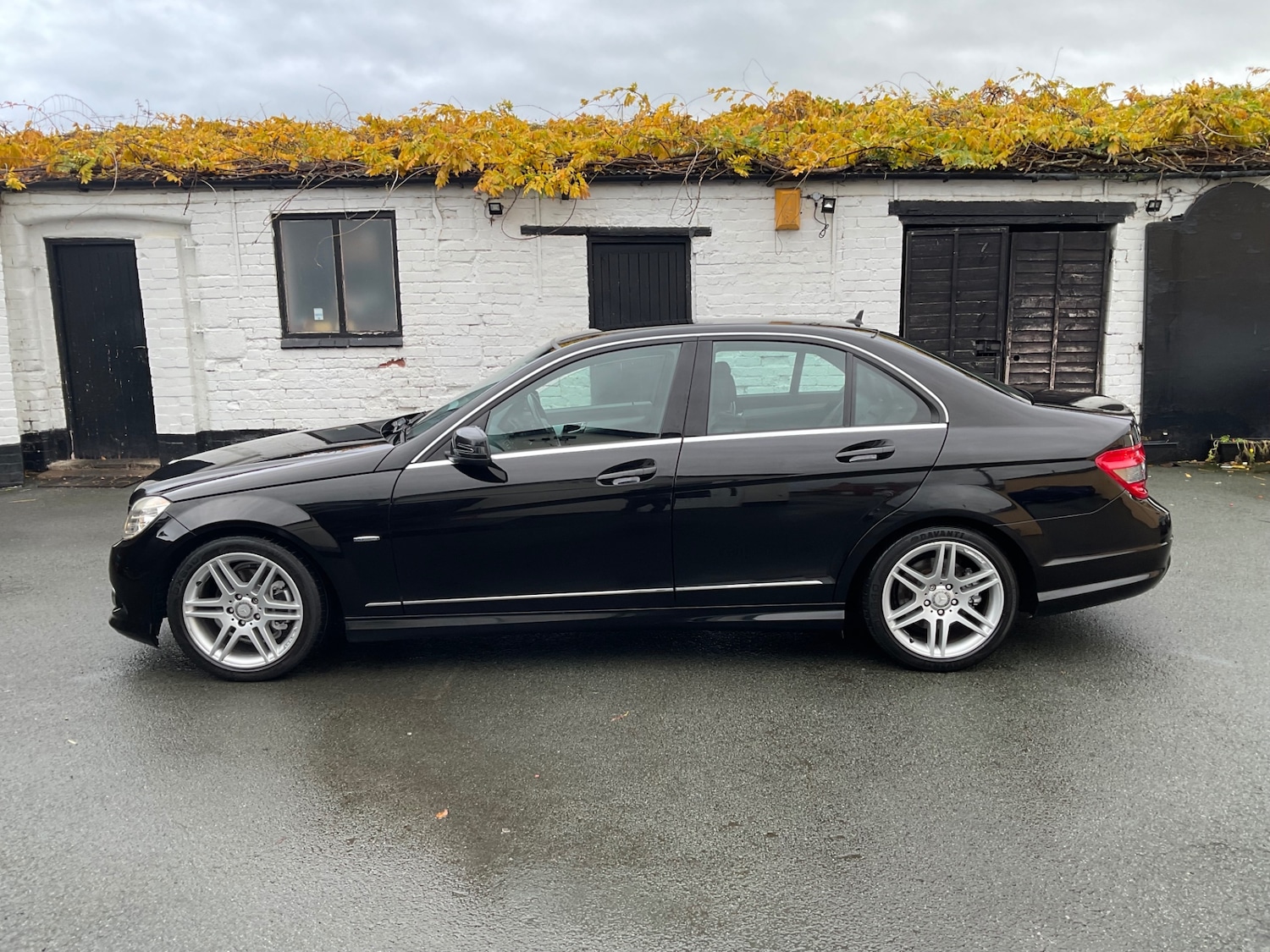 Used Mercedes-Benz C Class 2010 for sale - 76466060: Photo 2