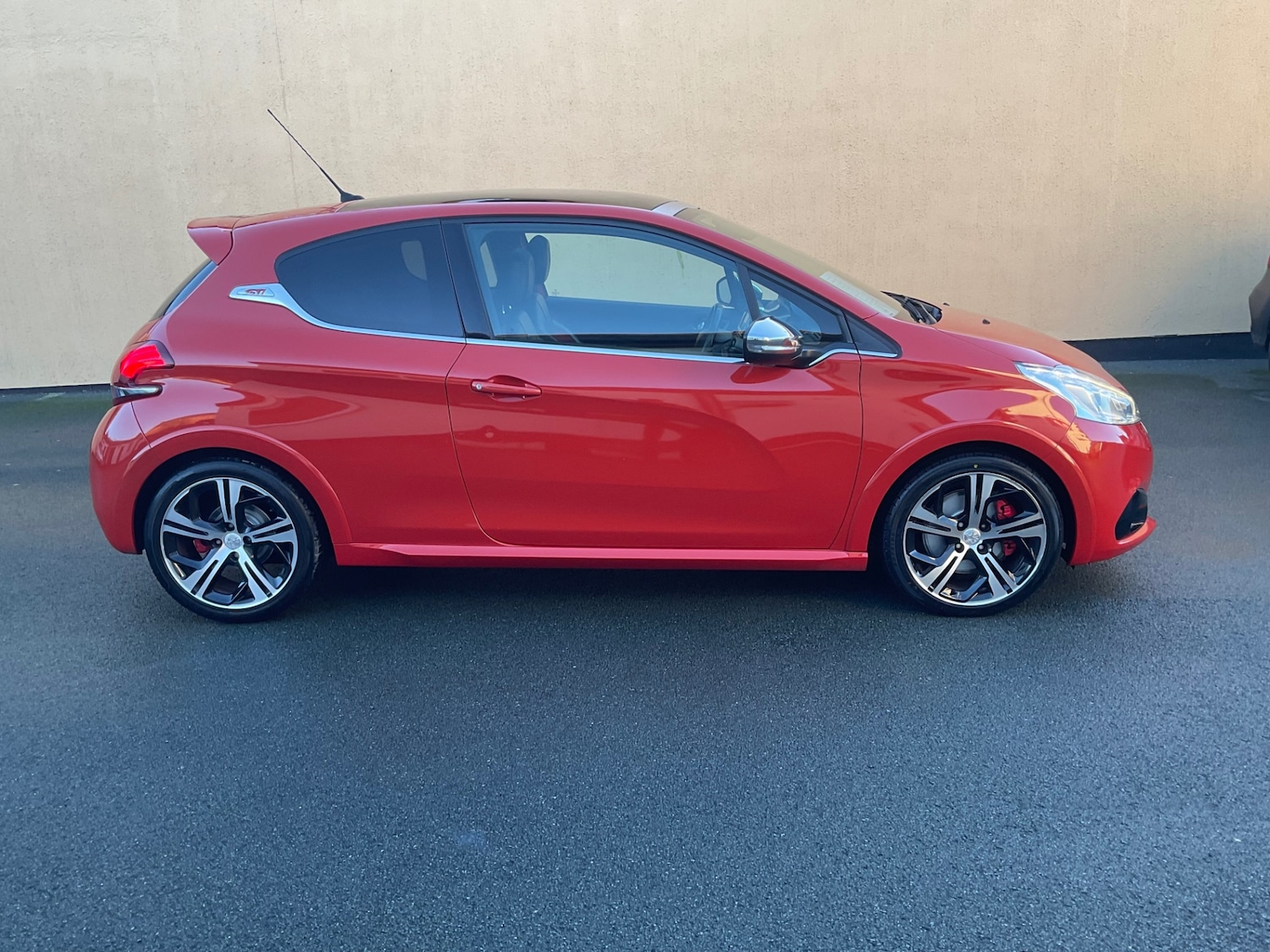 Used Peugeot 208 2016 for sale - 76750267: Photo 2