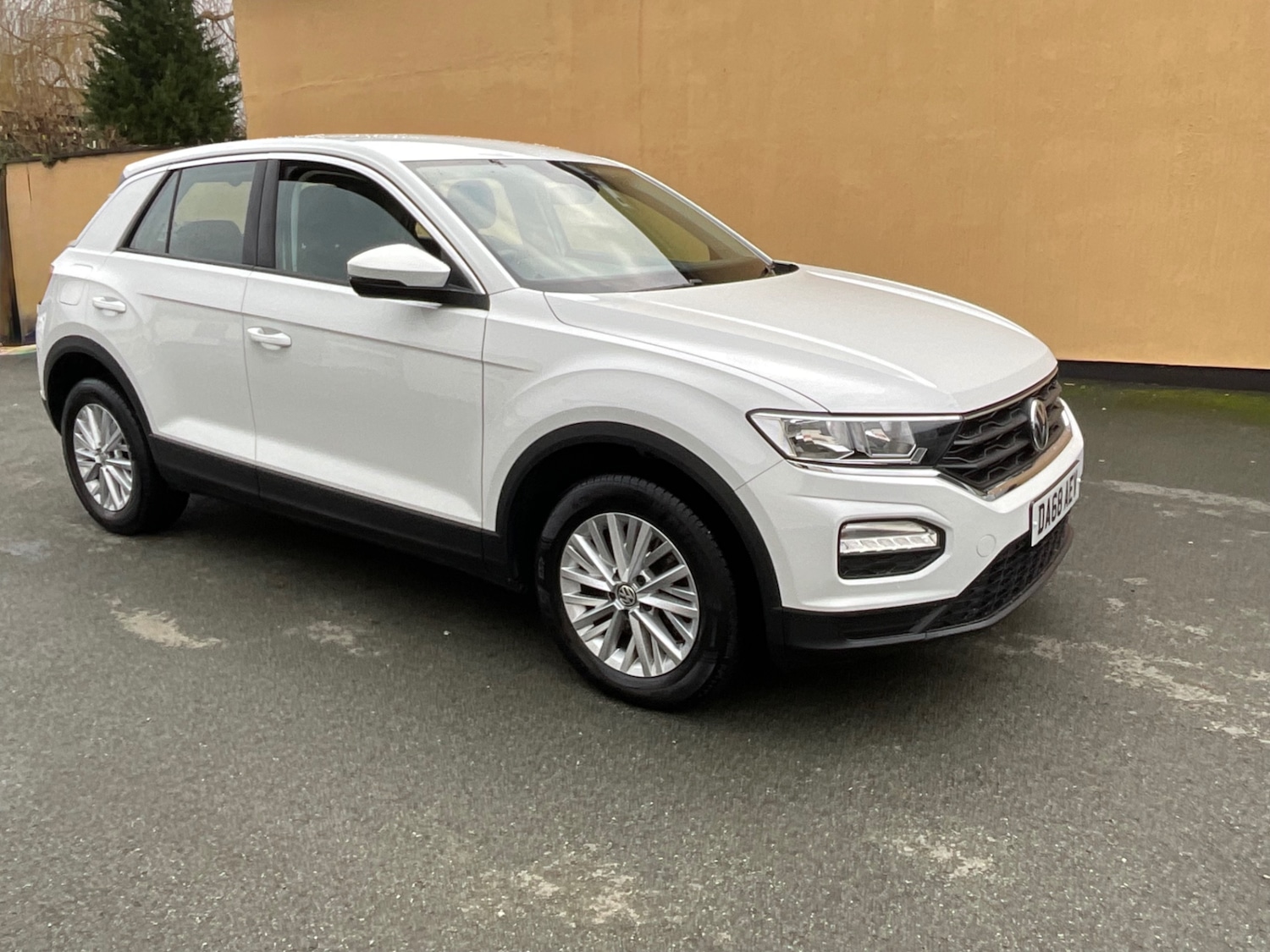 Used Volkswagen T-Roc 2018 for sale - 77662509: Photo 2