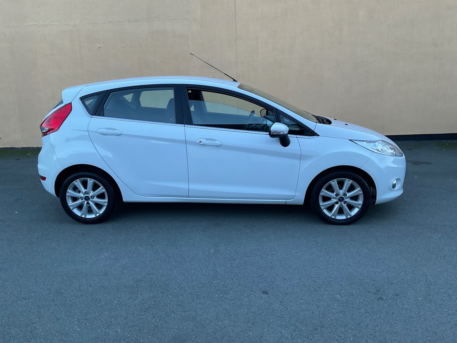 Used Ford Fiesta 2011 for sale - 76919412: Photo 2