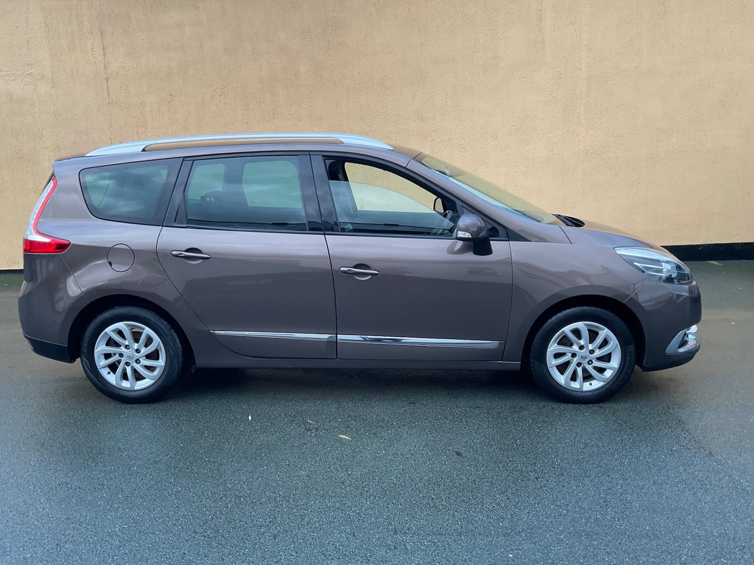 Used Renault Grand Scenic 2016 for sale - 76881622: Photo 2