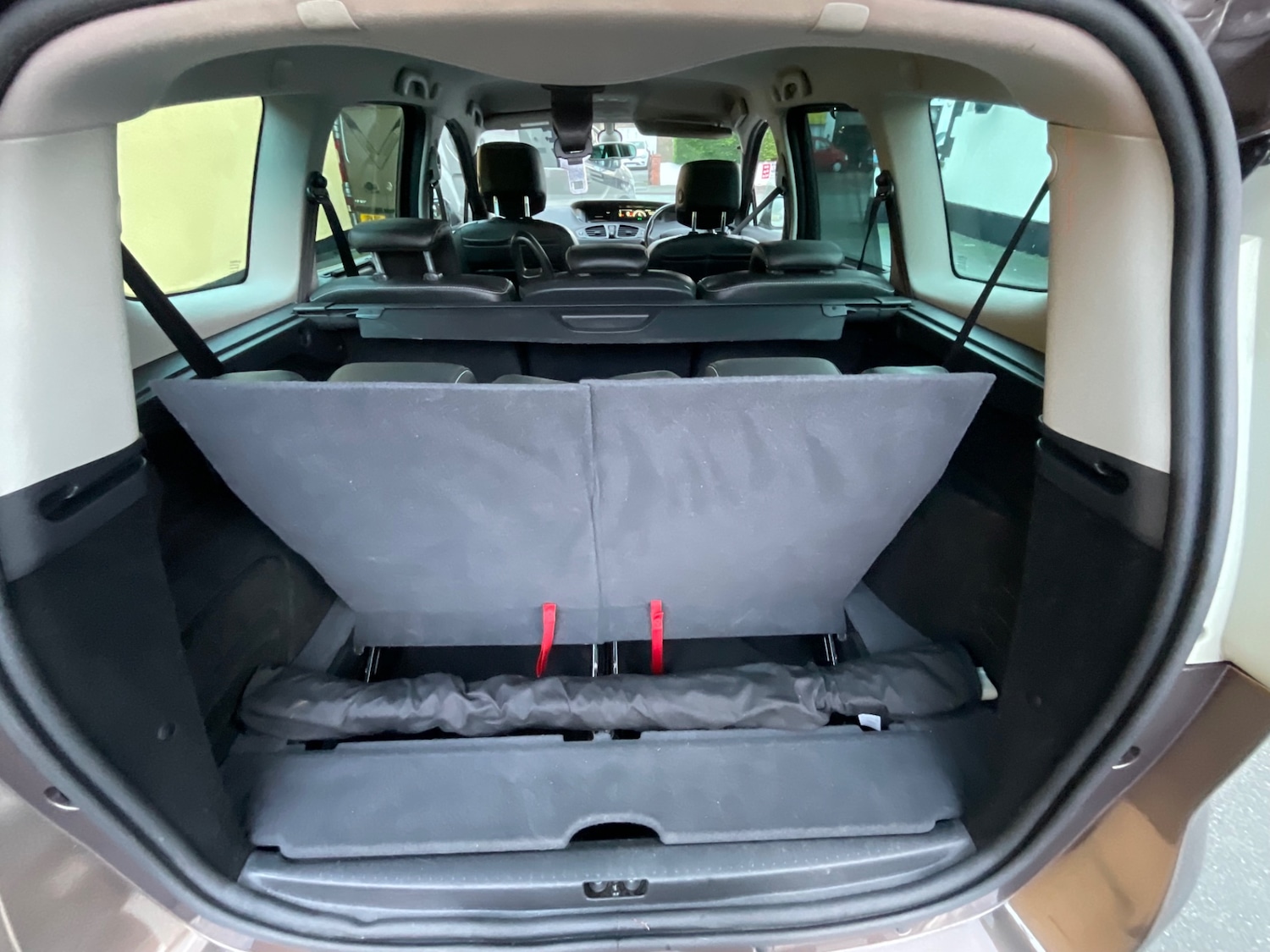 Used Renault Grand Scenic 2016 for sale - 76881622: Photo 27