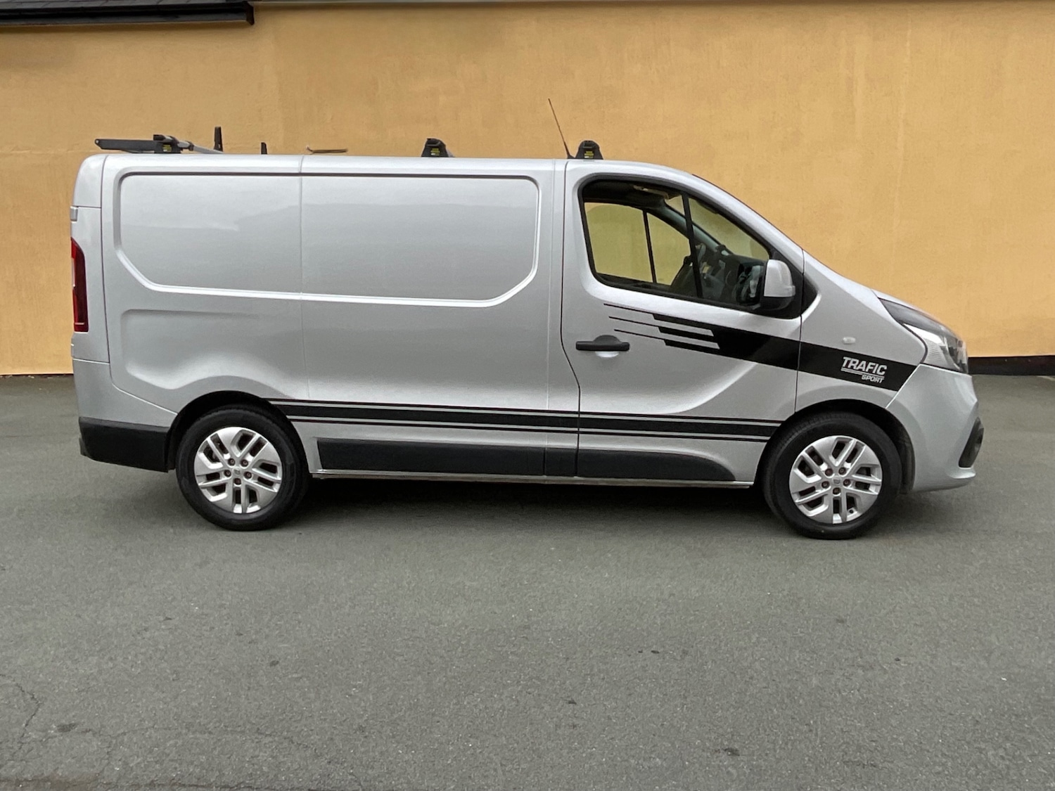Used Renault Trafic 2017 for sale - 76017504: Photo 2