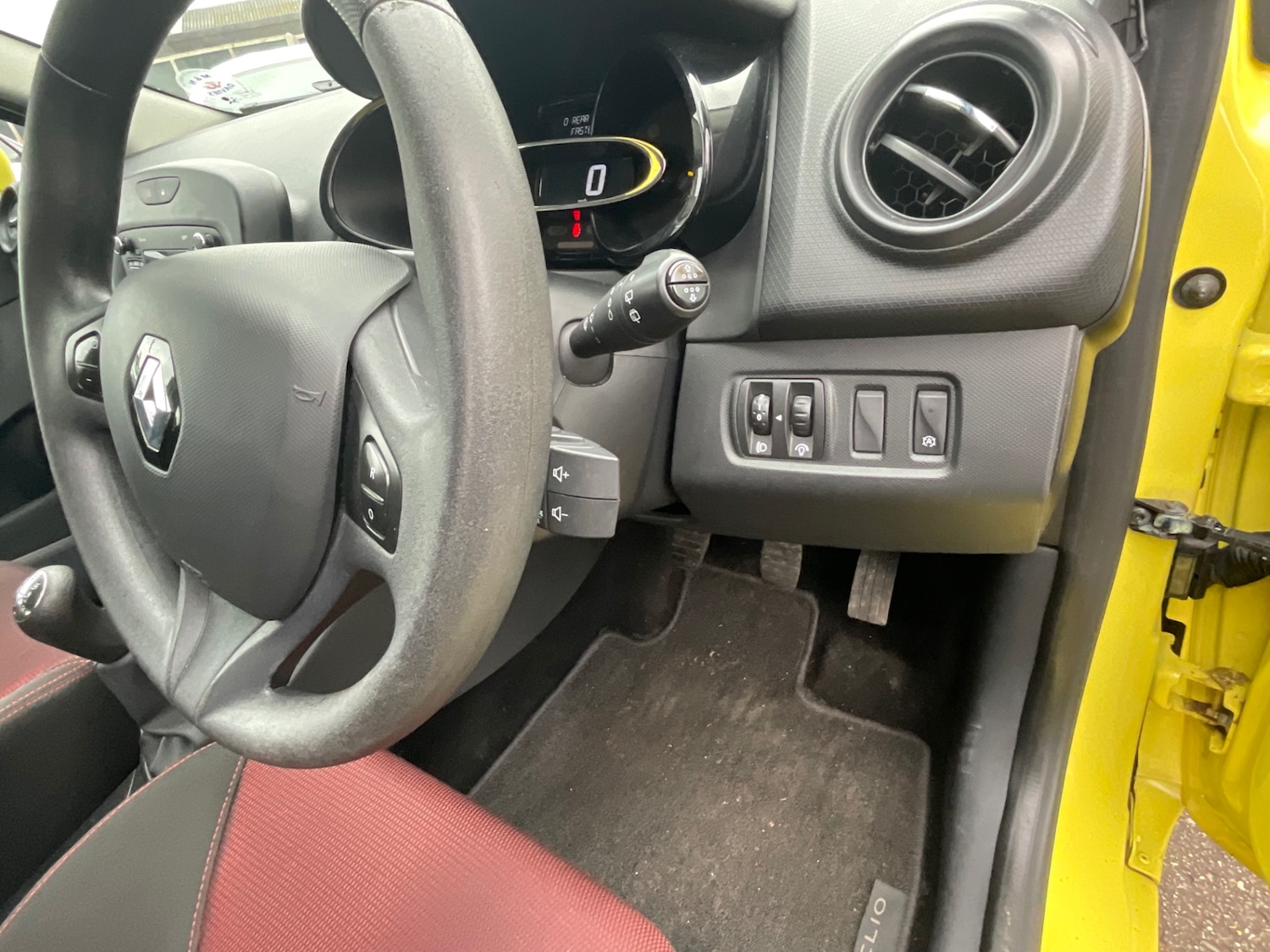 Used Renault Clio 2013 for sale - 77502611: Photo 17