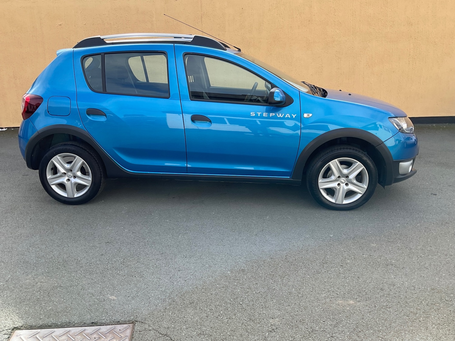 Used Dacia Sandero Stepway 2014 for sale - 77833624: Photo 2