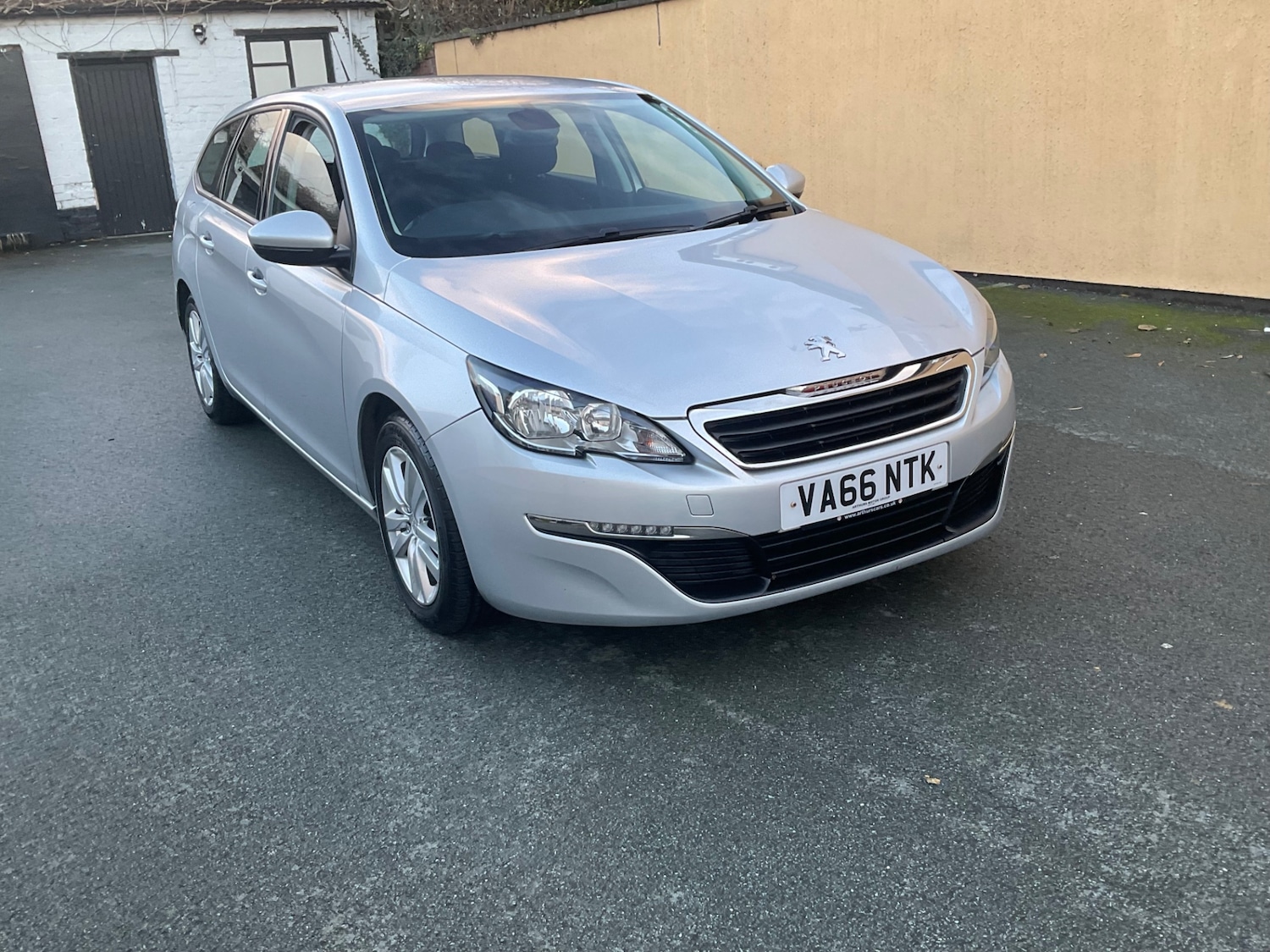 Used Peugeot 308 2017 for sale - 77023507: Photo 4