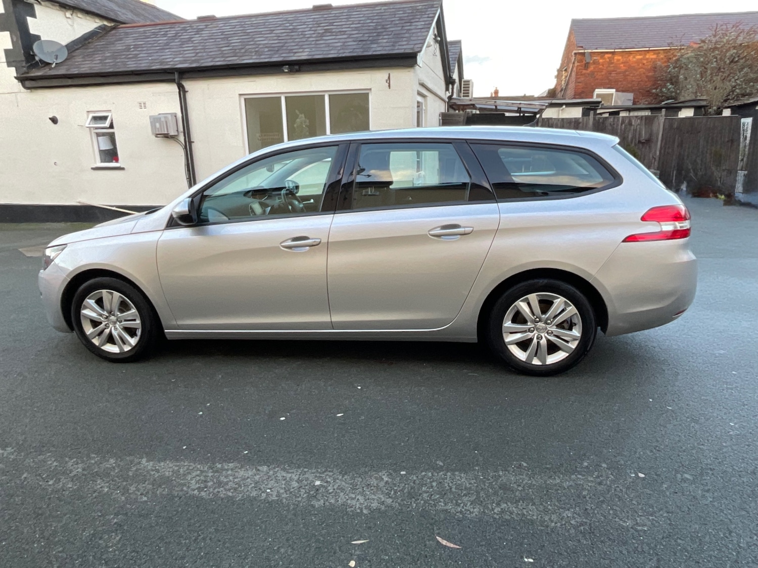Used Peugeot 308 2017 for sale - 77023507: Photo 5