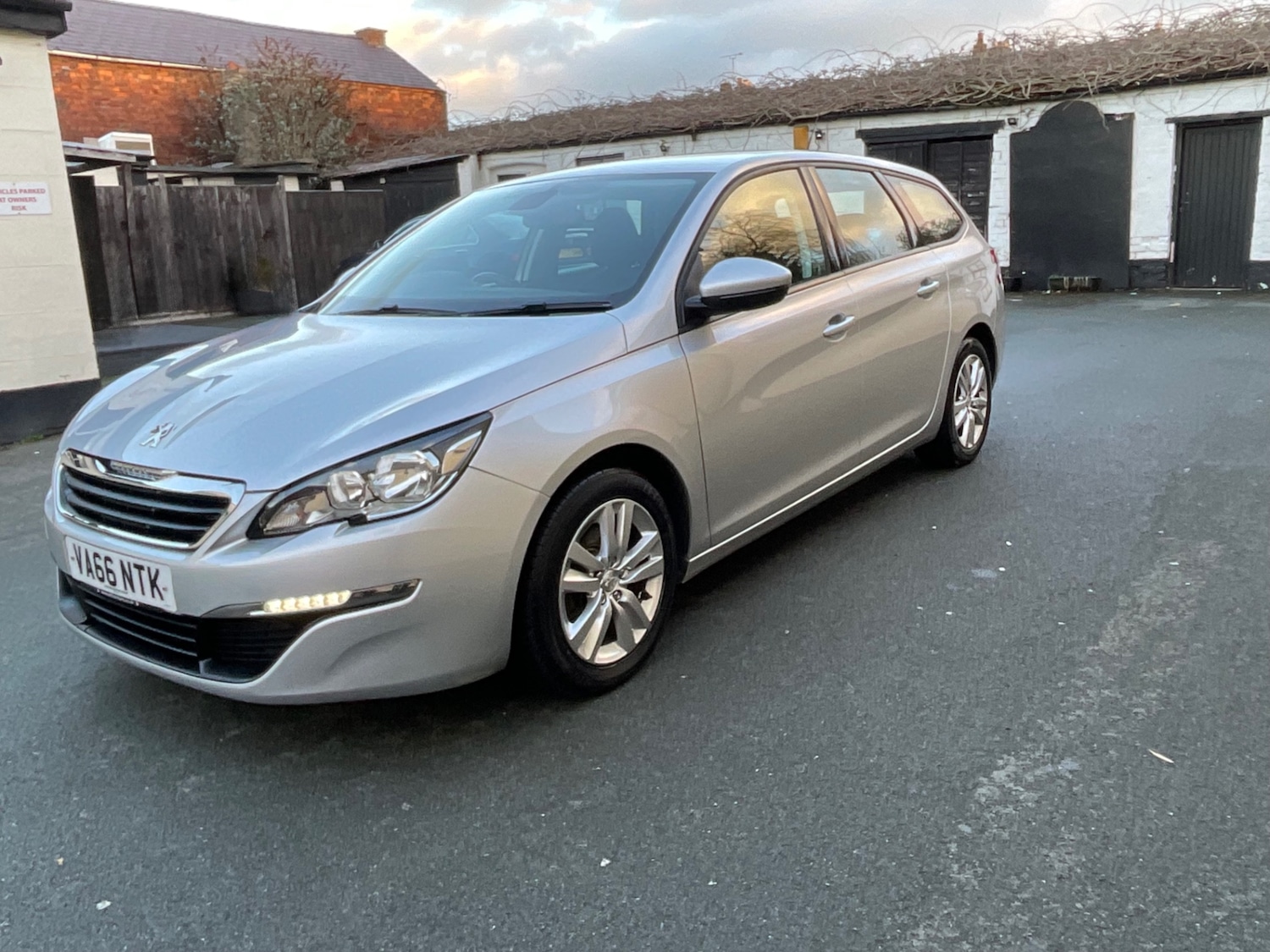 Used Peugeot 308 2017 for sale - 77023507: Photo 6