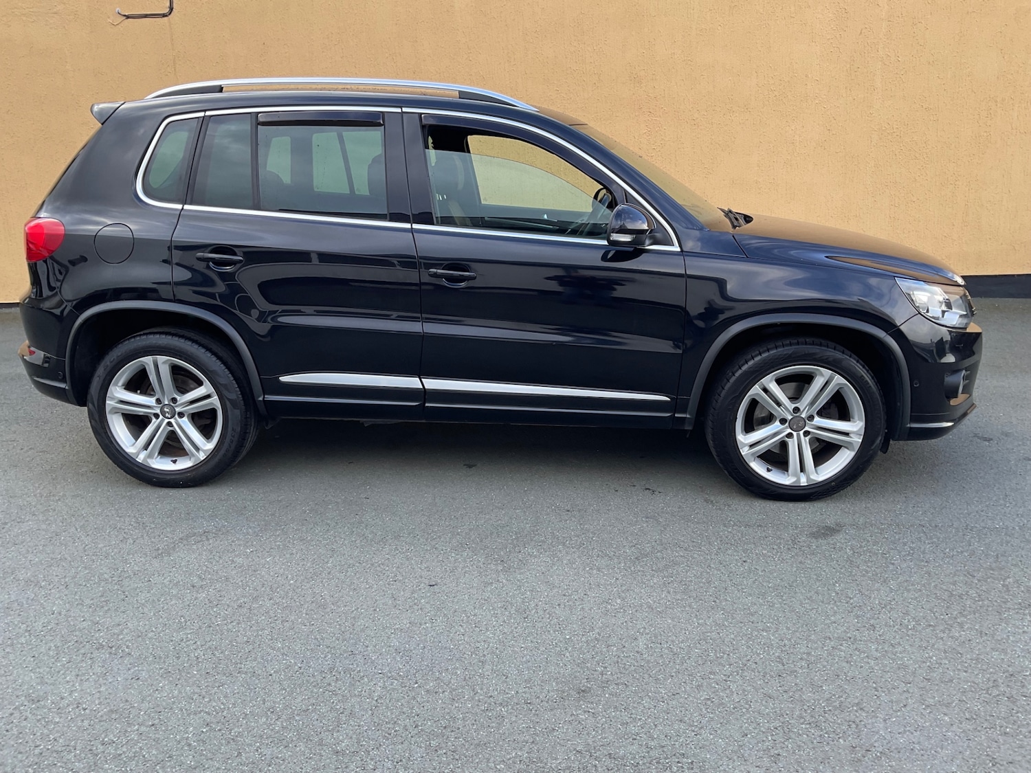 Used Volkswagen Tiguan 2015 for sale - 78067288: Photo 3