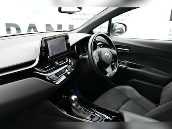 Used Toyota C-HR 2022 for sale - 79363420: Photo