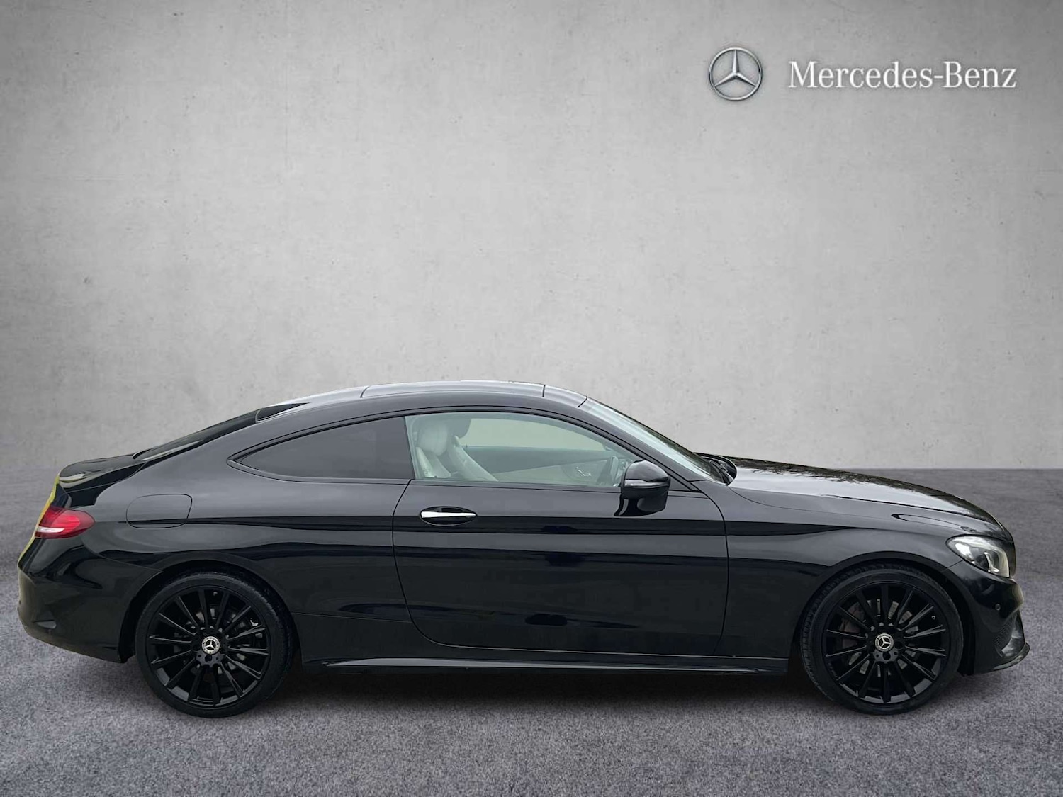 Used Mercedes-Benz C Class 2017 for sale - 77389710: Photo 2