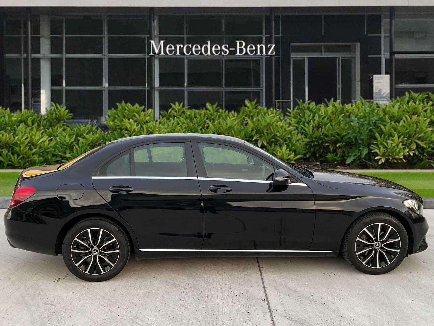 Used Mercedes-Benz C Class 2019 for sale - 76774177: Photo 2