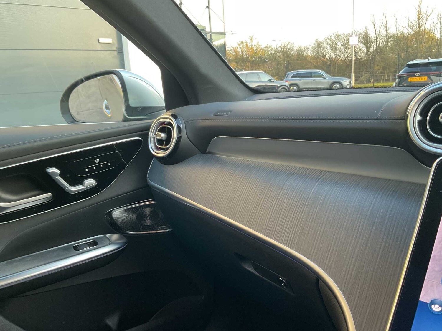 Used Mercedes-Benz GLC 2023 for sale - 77960892: Photo 35