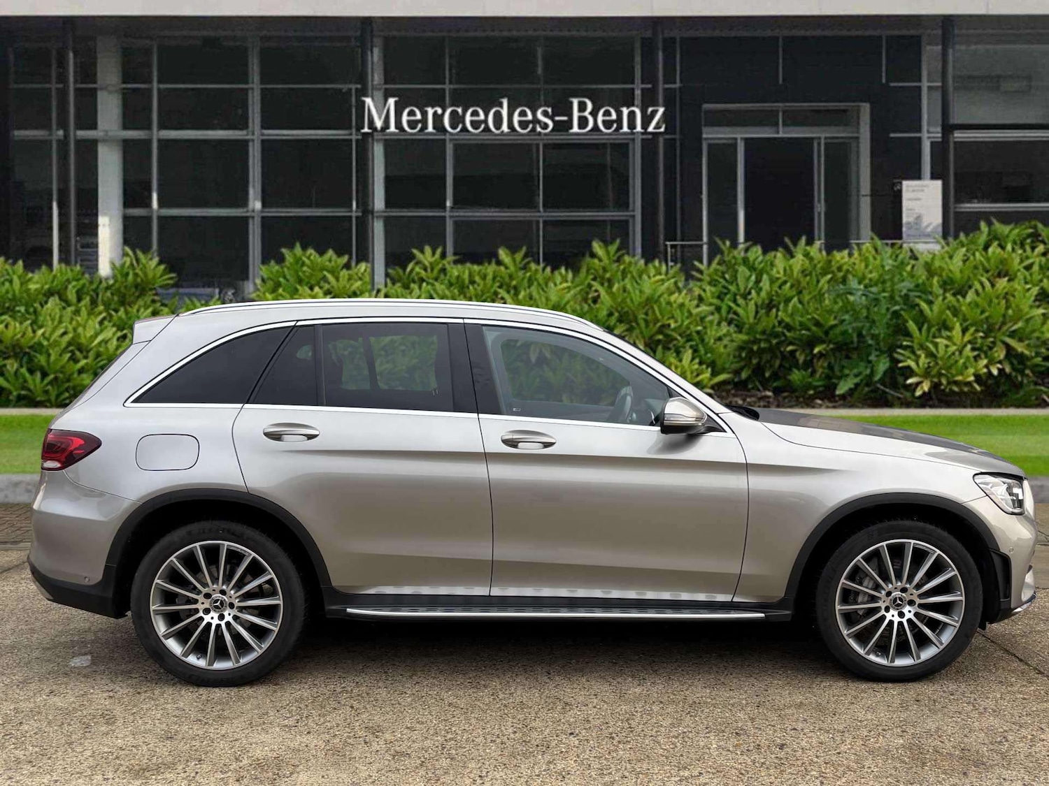 Used Mercedes-Benz GLC 2022 for sale - 77158515: Photo 2