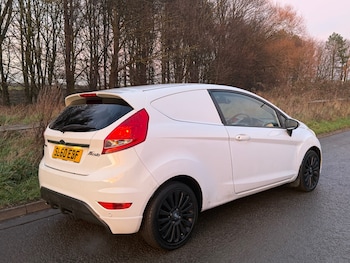 Used Ford Fiesta 2010 for sale - 77609361: Photo