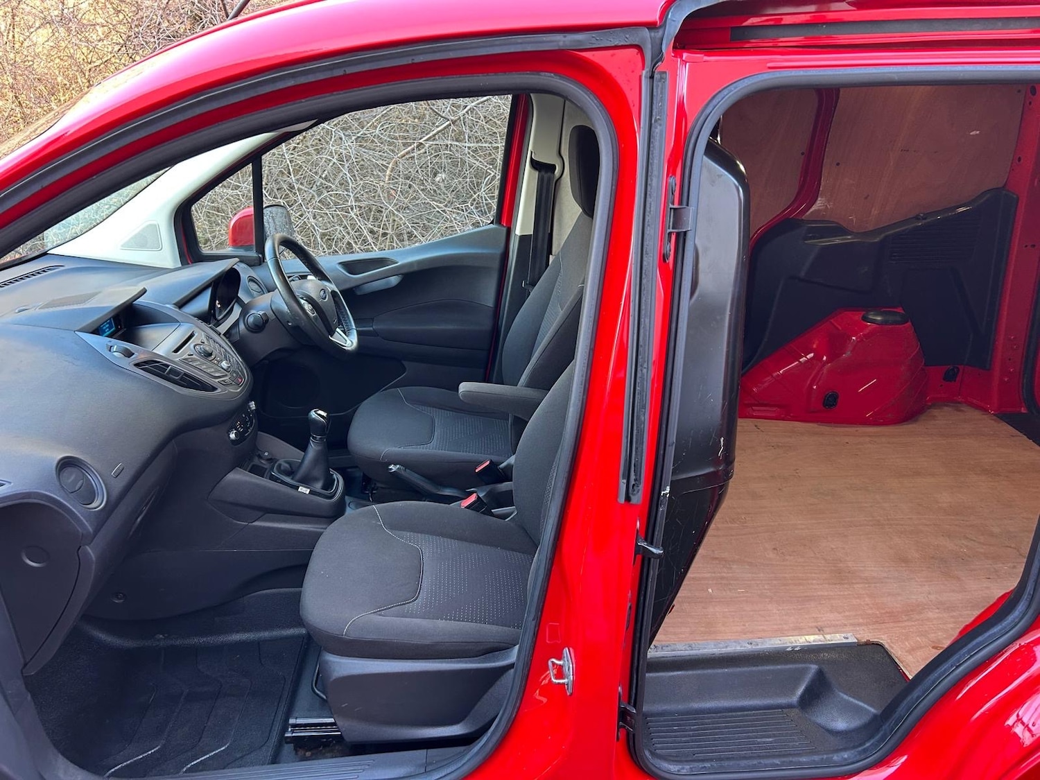 Used Ford Transit Courier 2015 for sale - 76892619: Photo 9