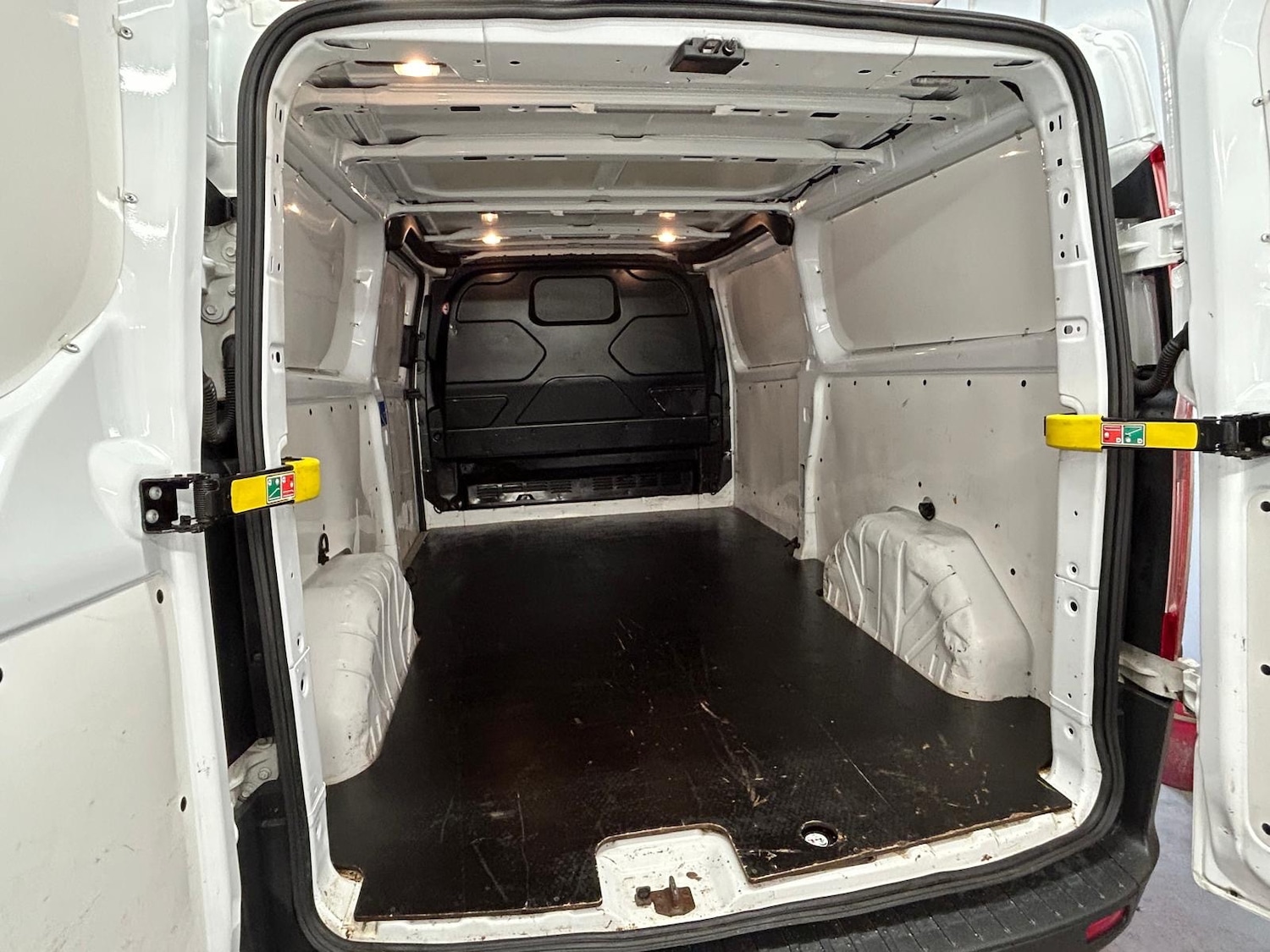 Used Ford Transit Custom 2015 for sale - 76340727: Photo 10