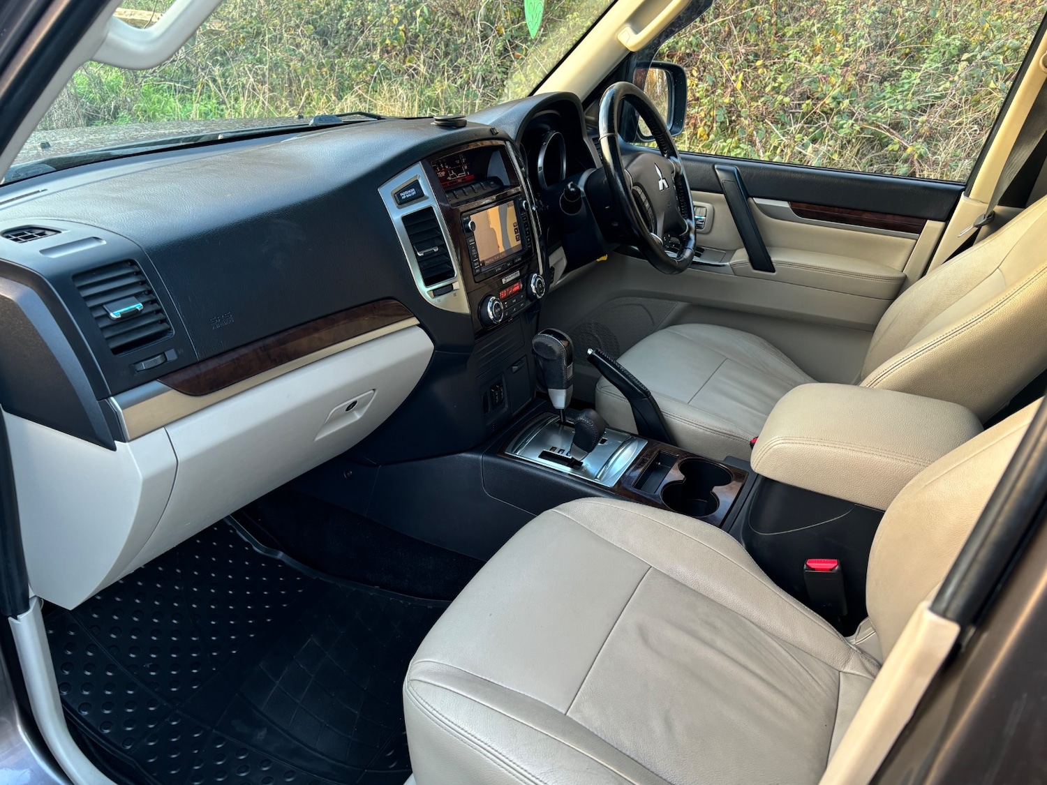 Used Mitsubishi Shogun 2015 for sale - 76692645: Photo 10