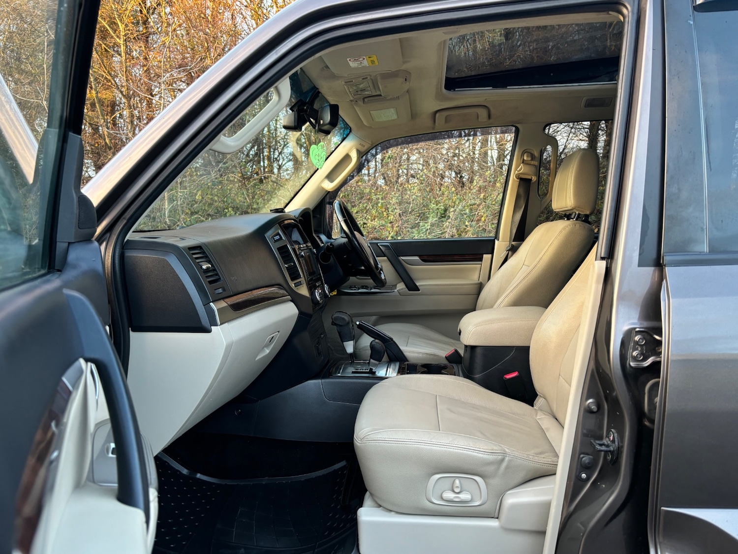 Used Mitsubishi Shogun 2015 for sale - 76692645: Photo 9