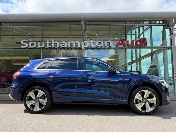 Used Audi e-tron 2021 for sale - 76032462: Photo 2