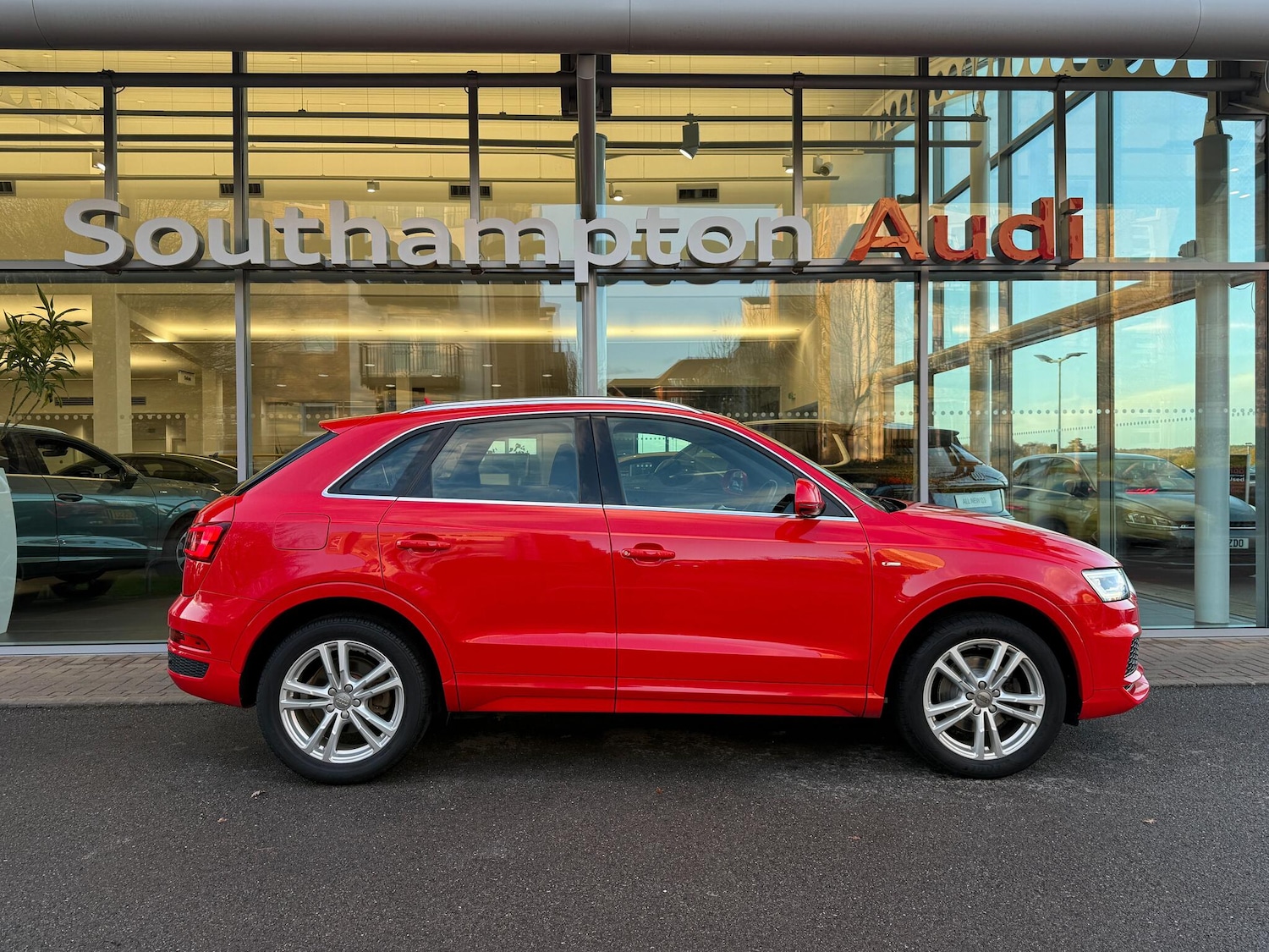 Used Audi Q3 2017 for sale - 76832673: Photo 2
