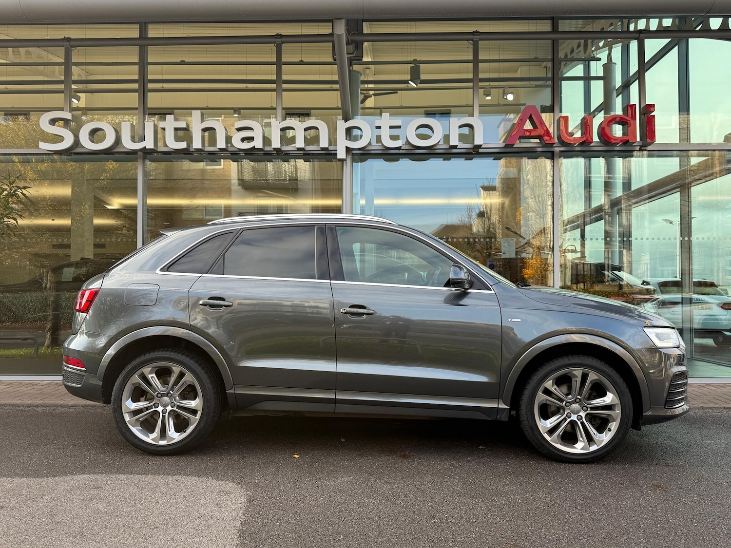 Used Audi Q3 2016 for sale - 76499164: Photo 2