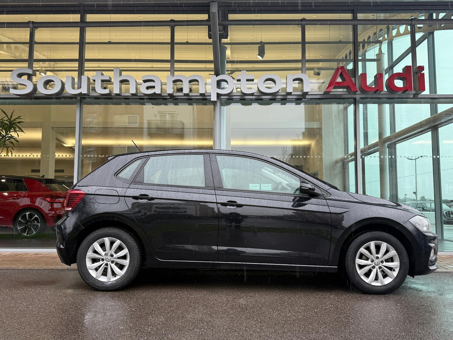 Used Volkswagen Polo 2018 for sale - 77440824: Photo 2