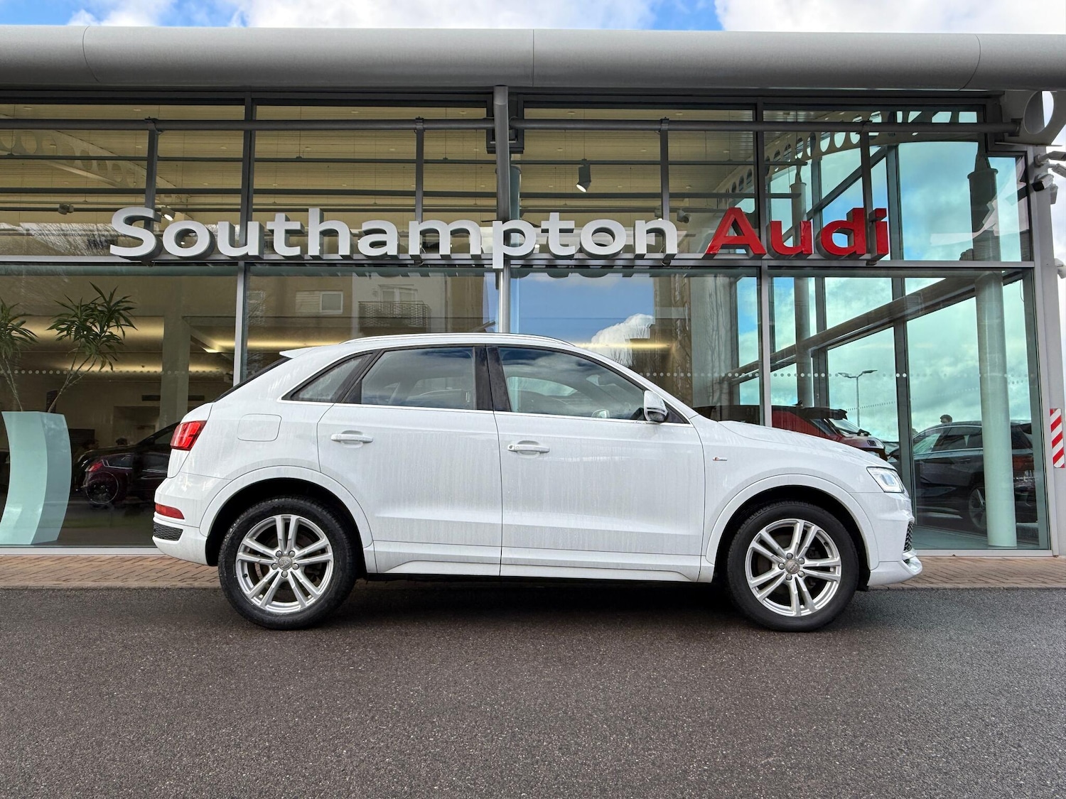 Used Audi Q3 2017 for sale - 77376782: Photo 2