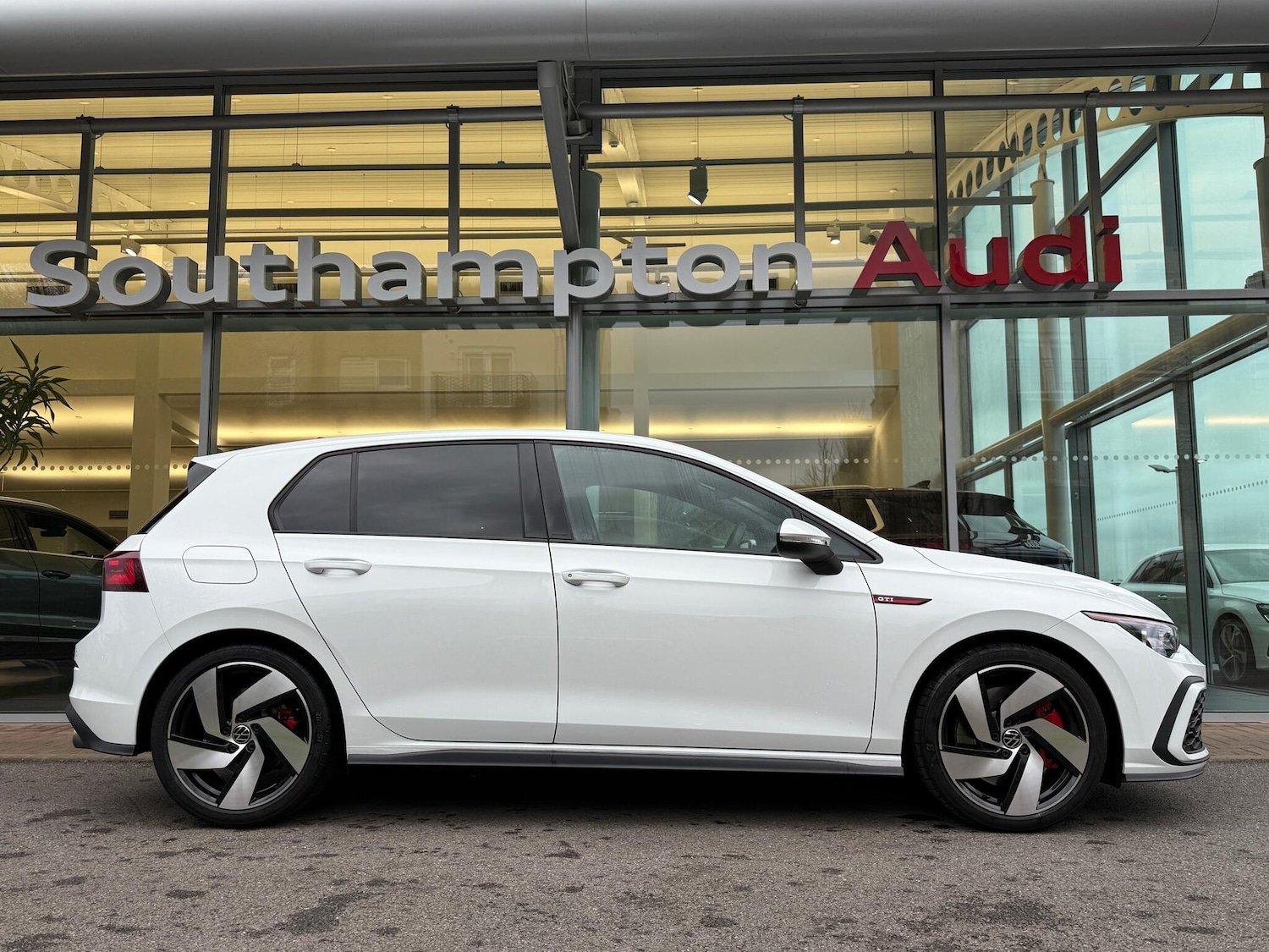 Used Volkswagen Golf 2024 for sale - 76953445: Photo 2