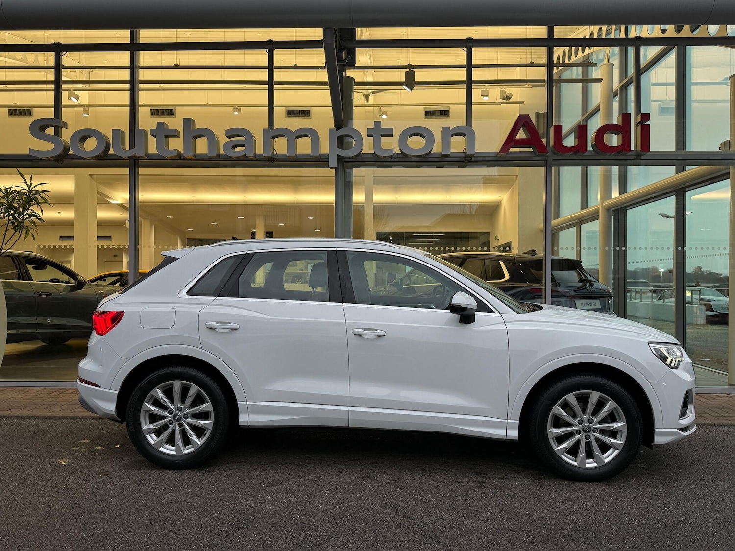 Used Audi Q3 2019 for sale - 76952930: Photo 2