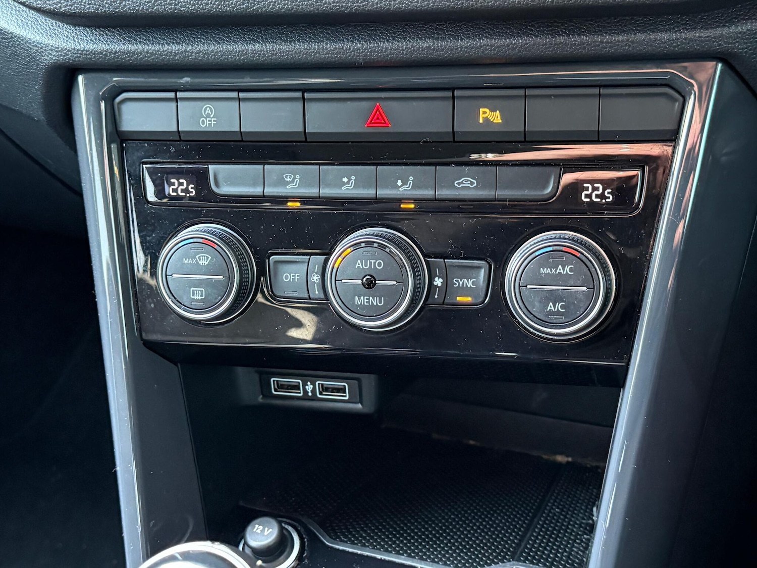 Used Volkswagen T-Roc for sale - 77074353: Photo 17