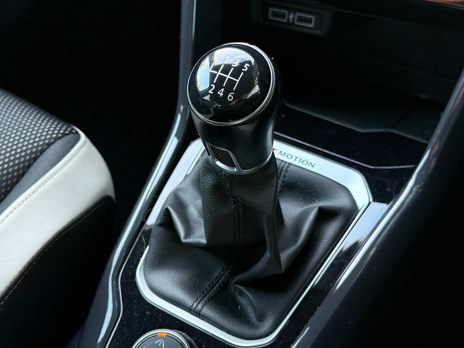 Used Volkswagen T-Roc for sale - 77074353: Photo 18