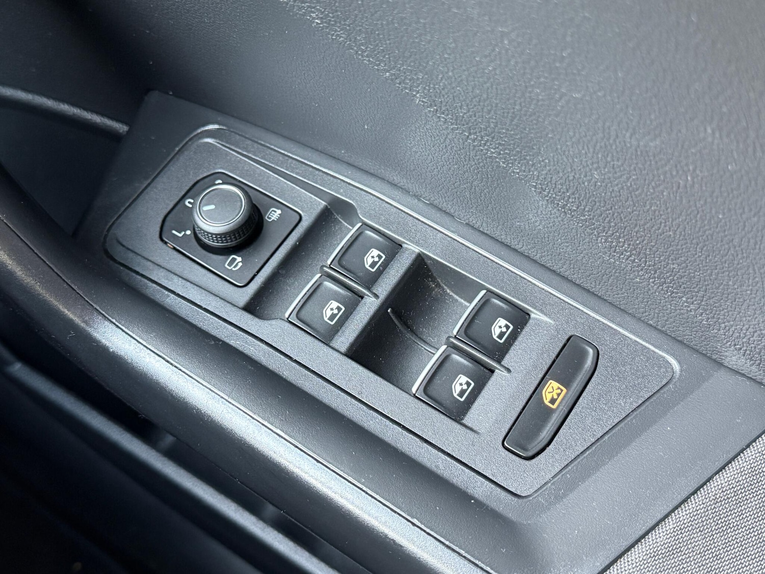 Used Volkswagen T-Roc for sale - 77074353: Photo 25