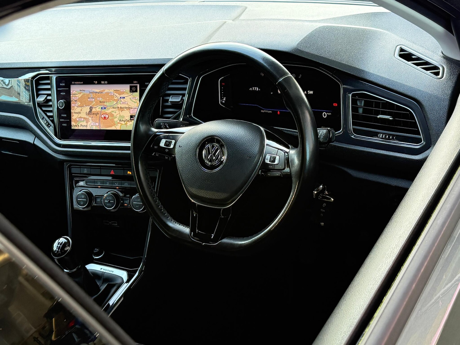 Used Volkswagen T-Roc for sale - 77074353: Photo 27