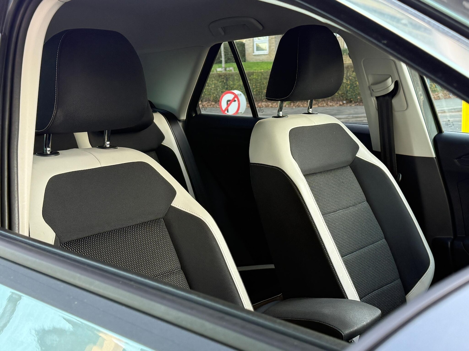 Used Volkswagen T-Roc for sale - 77074353: Photo 28