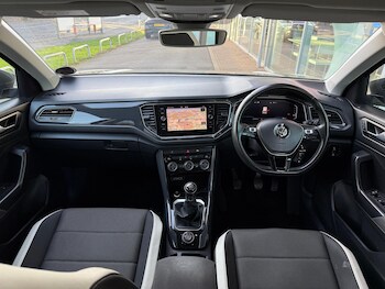 Used Volkswagen T-Roc 2019 for sale - 77074353: Photo