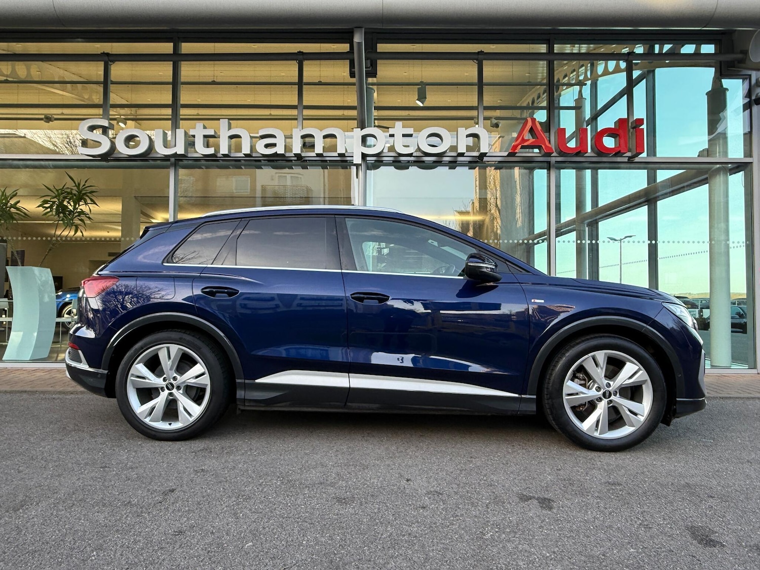 Used Audi Q4 e-tron 2022 for sale - 77074551: Photo 2