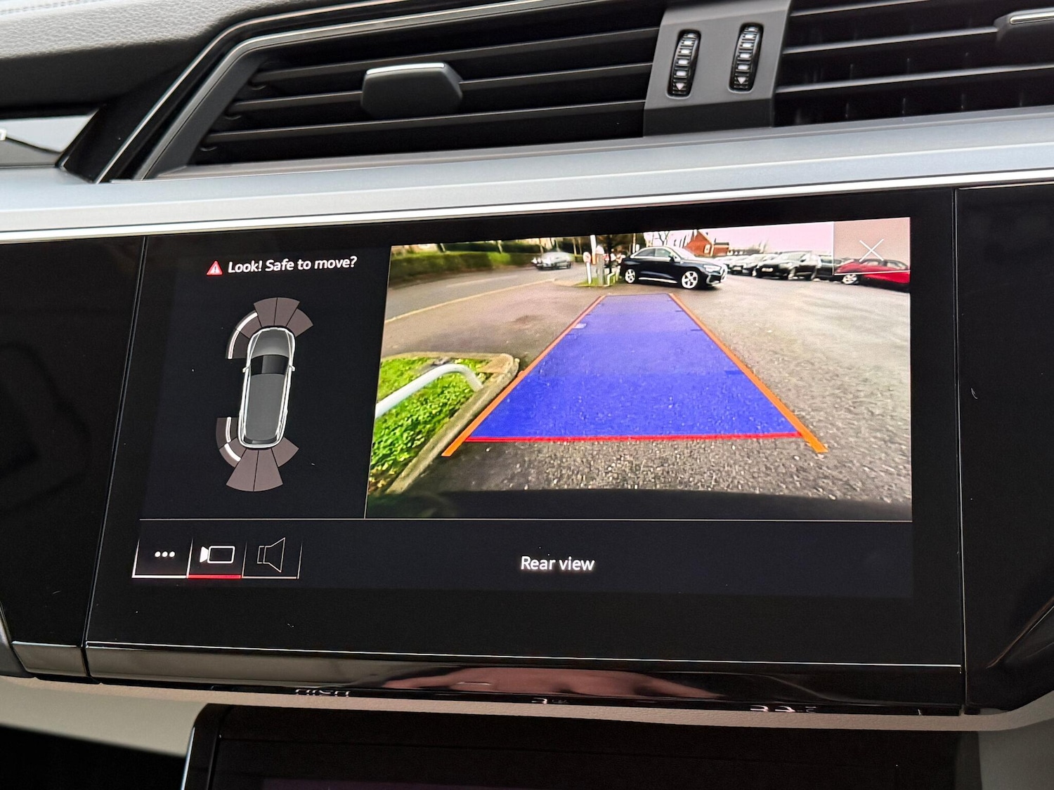 Used Audi e-tron 2020 for sale - 76975551: Photo 5