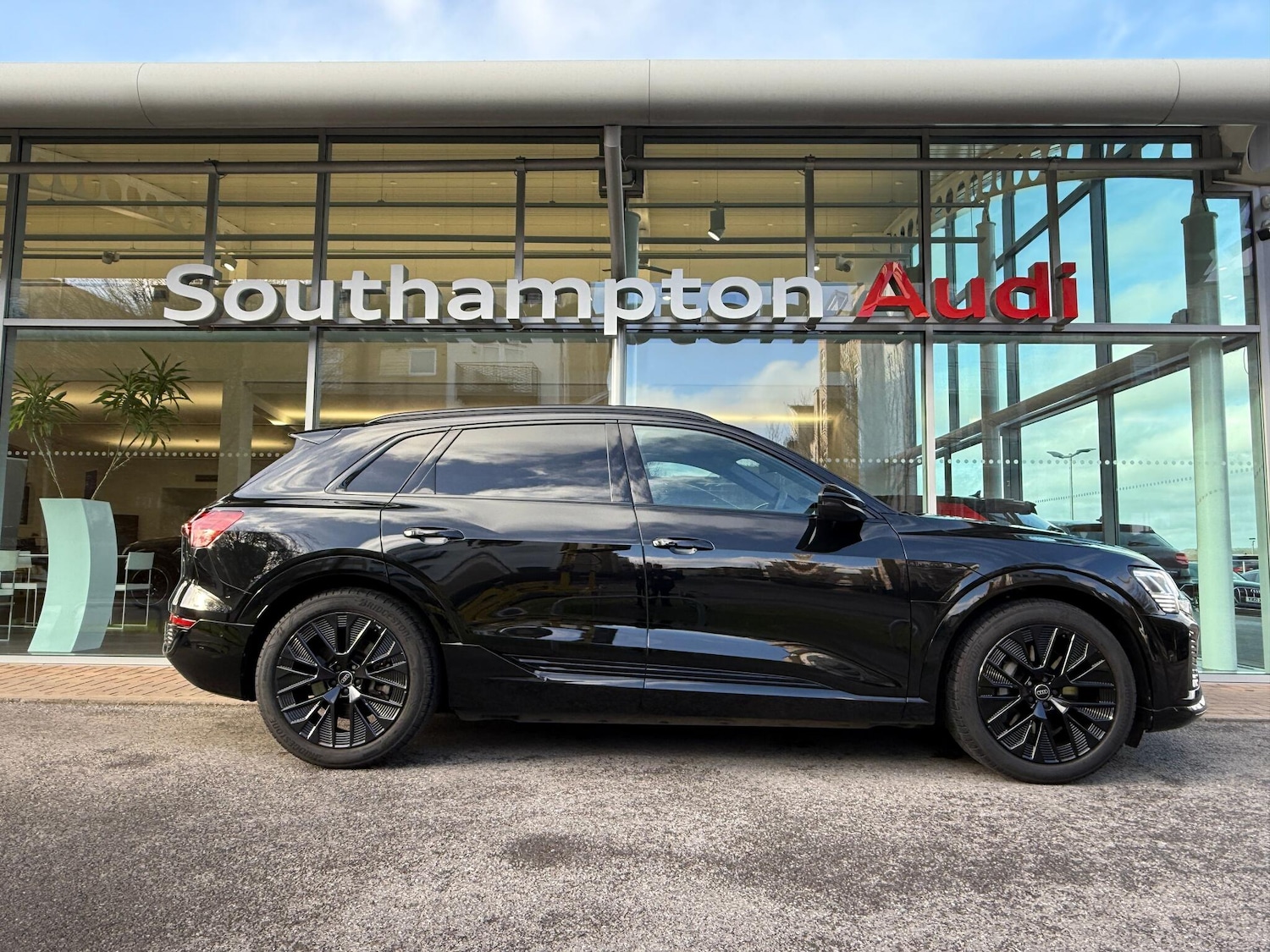 Used Audi Q8 e-tron for sale - 77279963: Photo 2