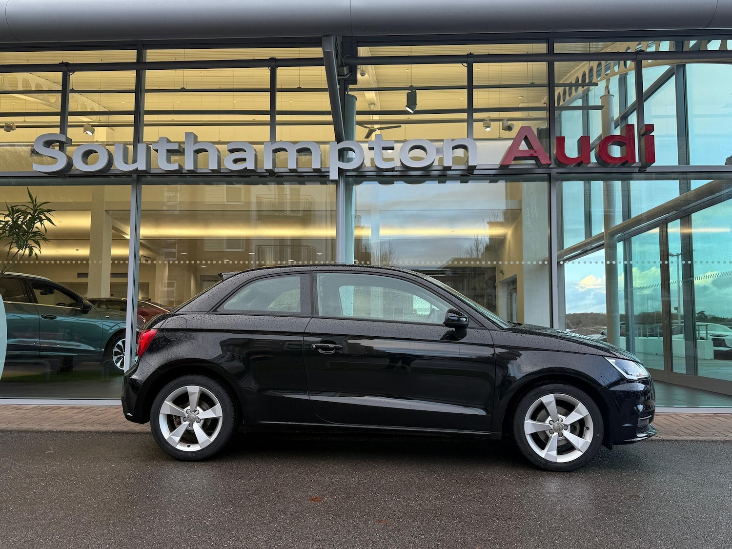 Used Audi A1 2018 for sale - 76781812: Photo 2