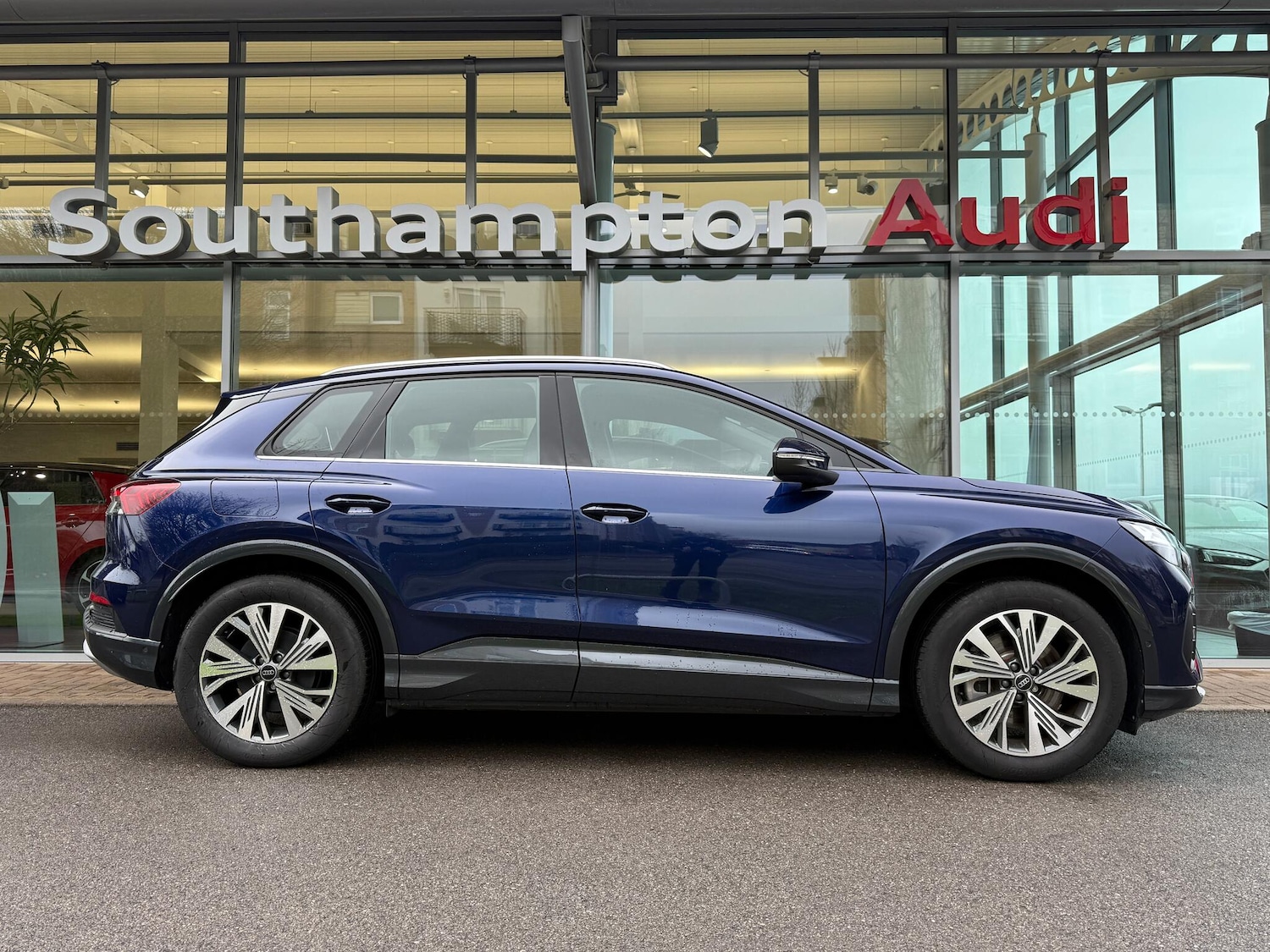 Used Audi Q4 e-tron 2024 for sale - 77624817: Photo 2