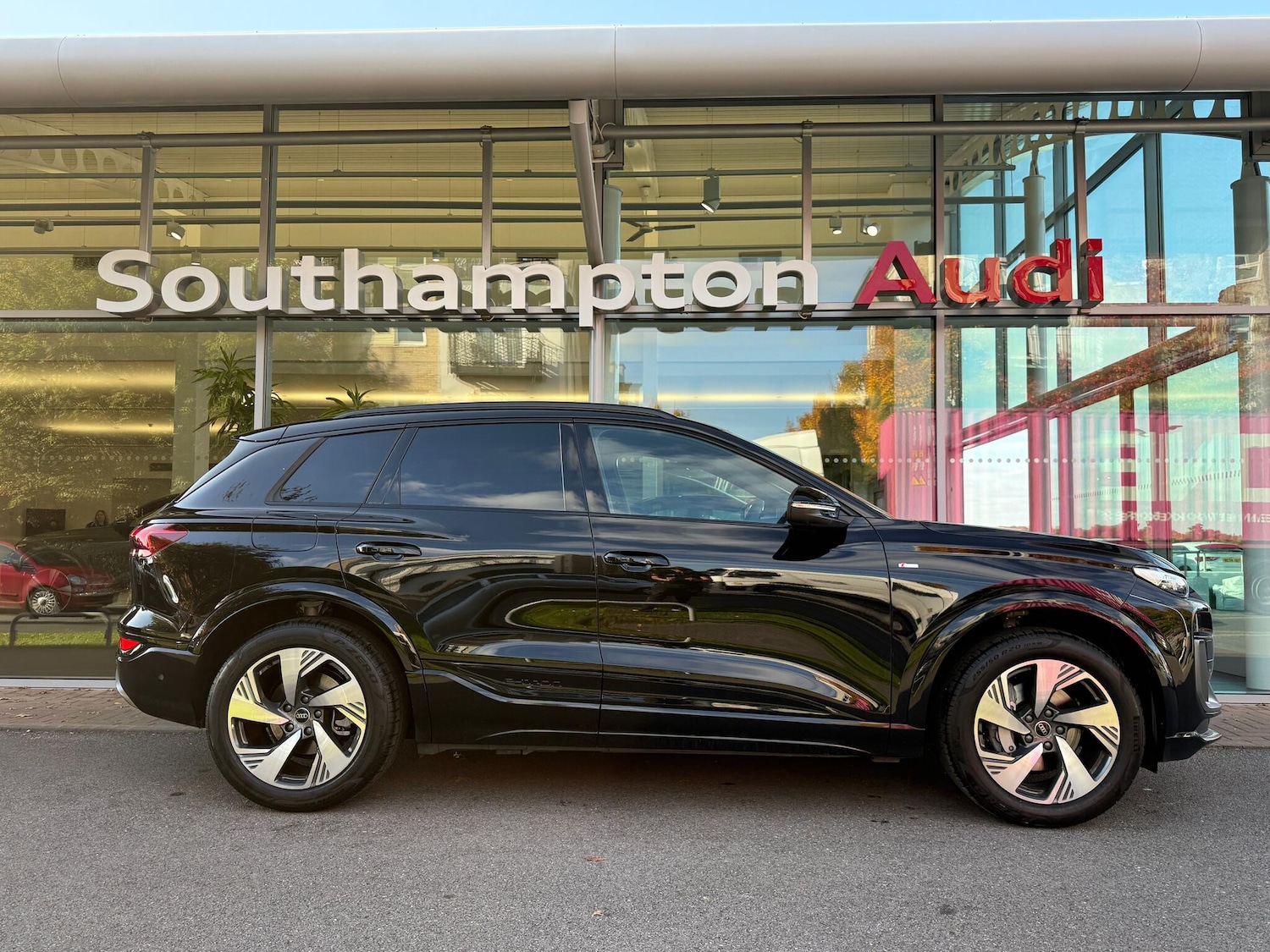 Used Audi Q6 e-tron 2025 for sale - 76259200: Photo 2