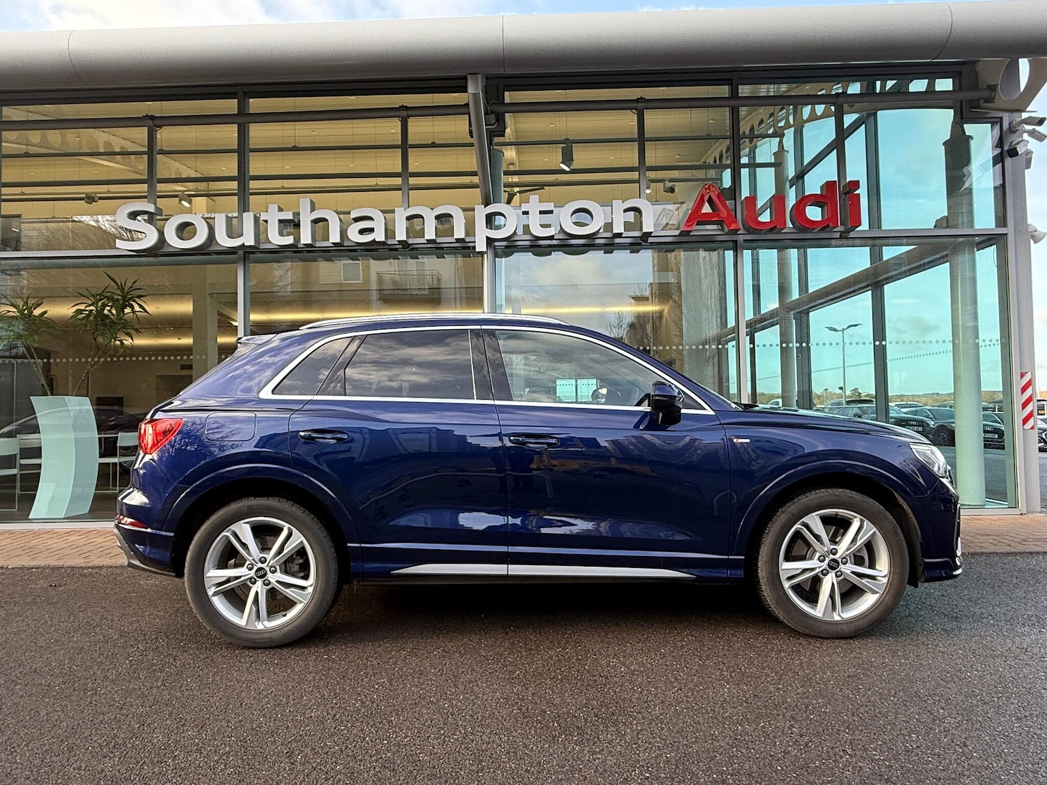 Used Audi Q3 2024 for sale - 77131731: Photo 2