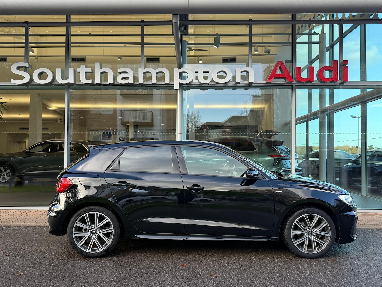 Used Audi A1 2023 for sale - 76781433: Photo 2