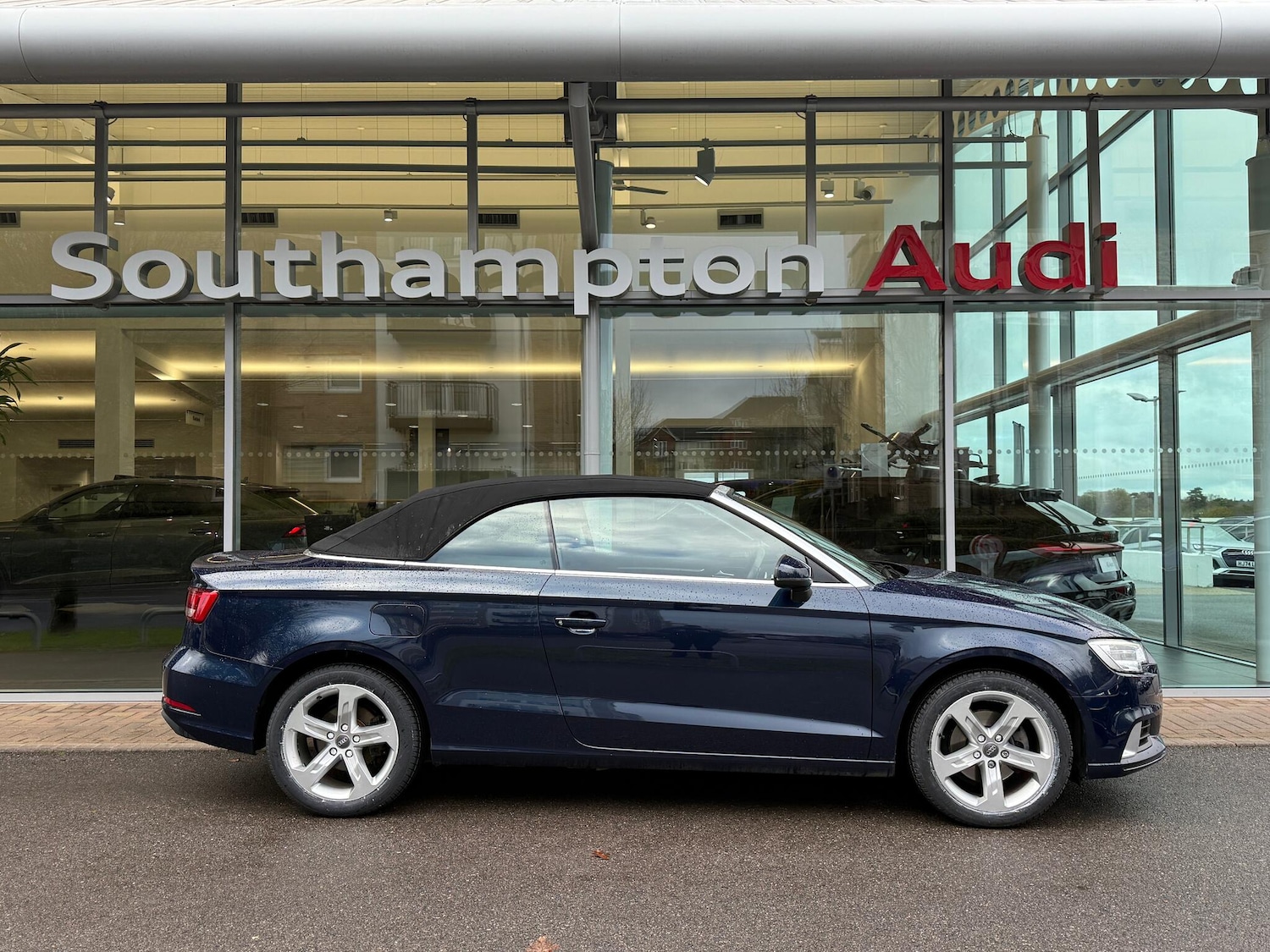 Used Audi A3 Cabriolet 2016 for sale - 76689128: Photo 2