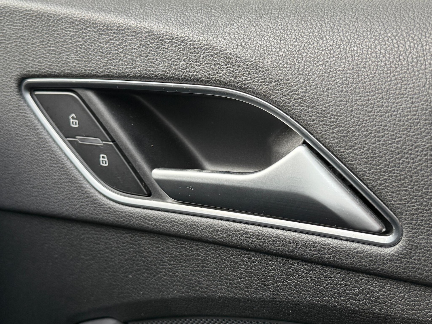 Used Audi A3 Cabriolet 2016 for sale - 76689128: Photo 32