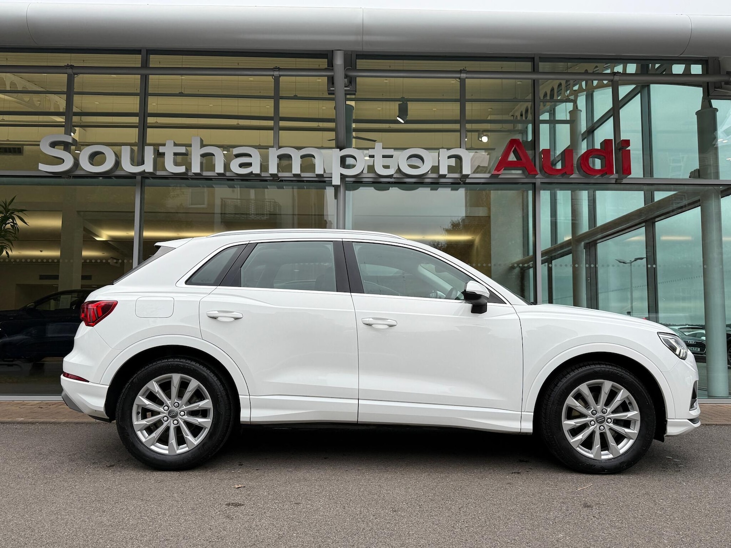 Used Audi Q3 2020 for sale - 76294621: Photo 2