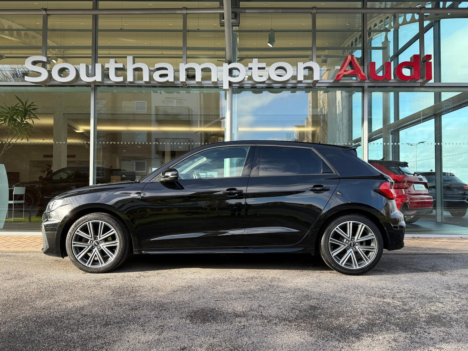 Used Audi A1 for sale - 77279475: Photo 2